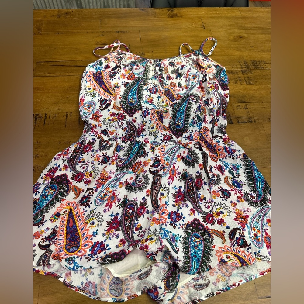 💕American Eagle Outfitters Multicolor Paisley Romper💕